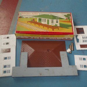Plasticville Suburban Station 1616 O and S scale railroad train setup